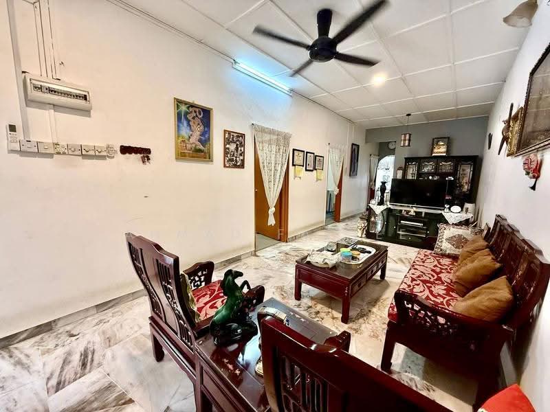1-storey Terraced House for Sale in Pandan Jaya (Ampang) - Ahmad Fadlee - Living Room - PropertyGuru.com.my