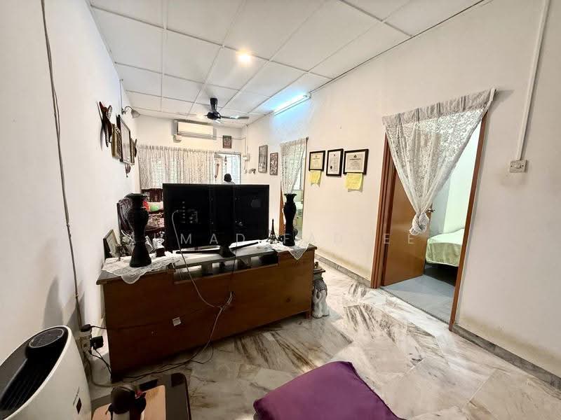 1-storey Terraced House for Sale in Pandan Jaya (Ampang) - Ahmad Fadlee - Living Room - PropertyGuru.com.my