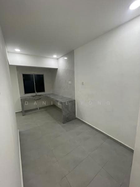 Rumah Teres 2-Tingkat untuk Dijual di Taman Nora (Ulu Tiram) - Daniel Yong - Kitchen - PropertyGuru.com.my