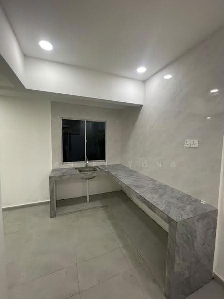 Rumah Teres 2-Tingkat untuk Dijual di Taman Nora (Ulu Tiram) - Daniel Yong - Kitchen - PropertyGuru.com.my