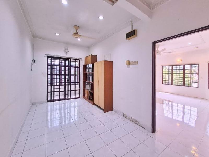 Rumah Teres 2-Tingkat untuk Dijual di Seksyen 7 (Kota Damansara) - Khairul Syafiq - Living Room - PropertyGuru.com.my