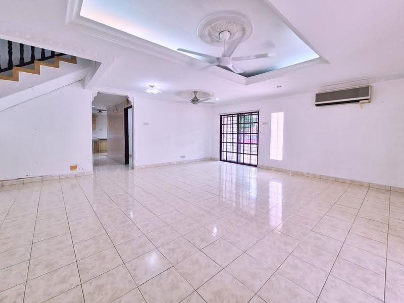 Rumah Teres 2-Tingkat untuk Dijual di Seksyen 7 (Kota Damansara) - Khairul Syafiq - Living Room - PropertyGuru.com.my