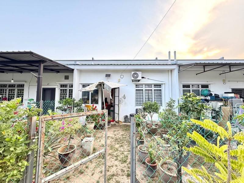 Rumah Teres 1-Tingkat untuk Dijual di Banting (Selangor) - Sariza Hartanah - Exterior - PropertyGuru.com.my