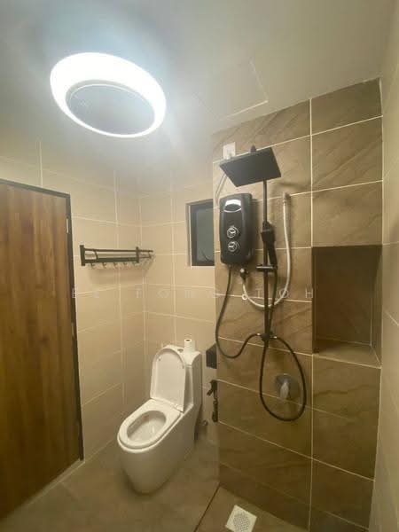 Service Residence for Sale at Veranda Residence - Ee Fong Toh - Bathroom - PropertyGuru.com.my