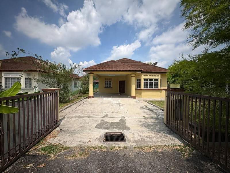 Bungalow House for Sale in Bandar Mahkota (Banting) - Noraini Dahan - PropertyGuru.com.my
