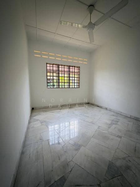 Bungalow House for Sale in Bandar Mahkota (Banting) - Noraini Dahan - PropertyGuru.com.my