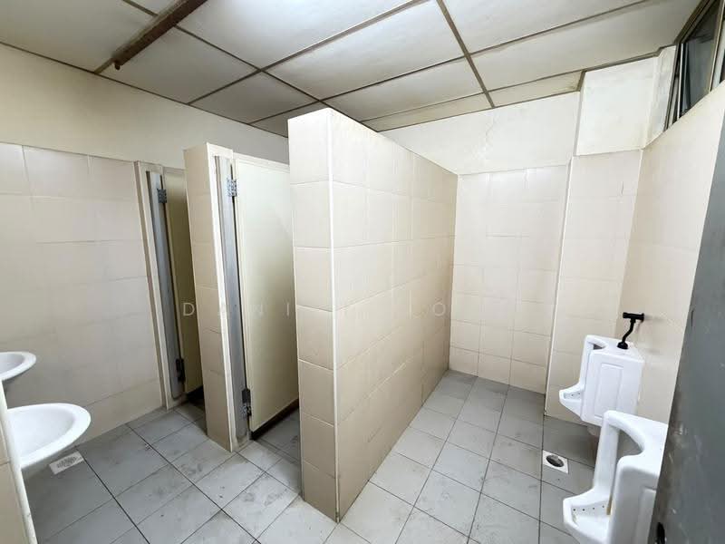 Factory for Sale in Bandar Indahpura (Kulai) - Daniel Yong - Bathroom - PropertyGuru.com.my