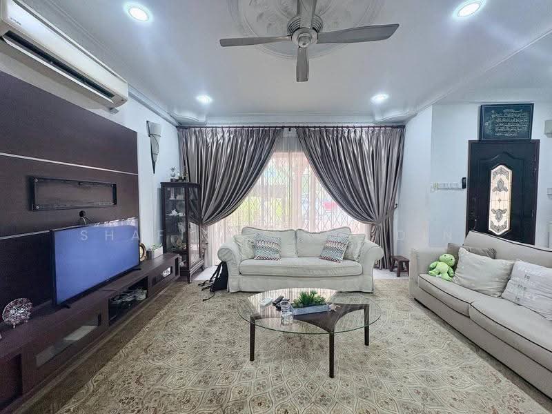 Rumah Teres 2-Tingkat untuk Dijual di Seksyen 7 (Shah Alam) - Shafika Shahidin - Living Room - PropertyGuru.com.my