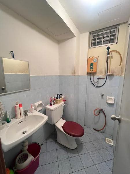 Apartment for Sale at Bayu Puteri 1 - Bernard Lim - Bathroom - PropertyGuru.com.my