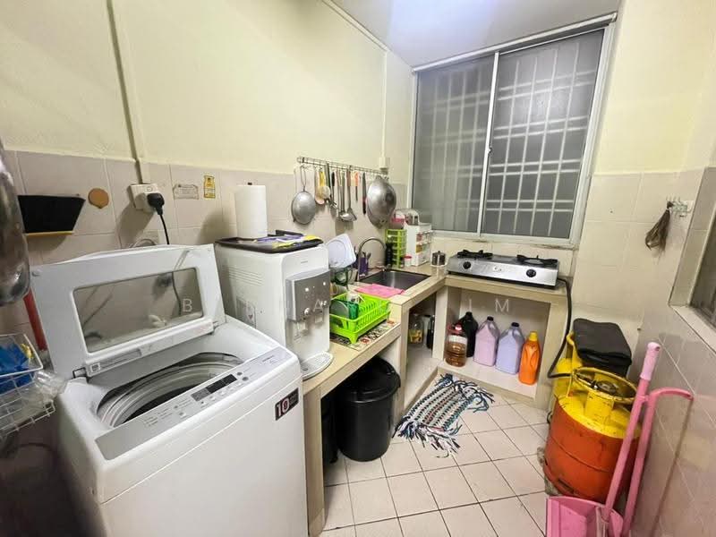 Apartment for Sale at Bayu Puteri 1 - Bernard Lim - Kitchen - PropertyGuru.com.my