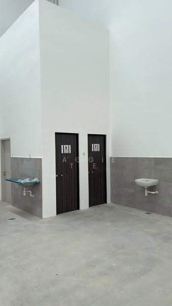 Factory for Rent in Akasia Business Park (Ulu Tiram) - Paggie Tee - Interior - PropertyGuru.com.my