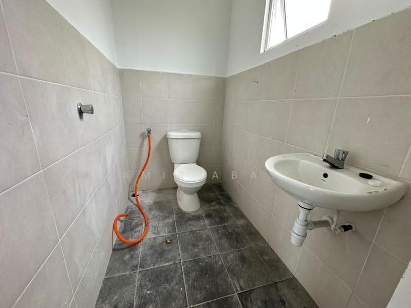 2-storey Terraced House for Sale in Seremban (Negeri Sembilan) - Amir Abas - Bathroom - PropertyGuru.com.my