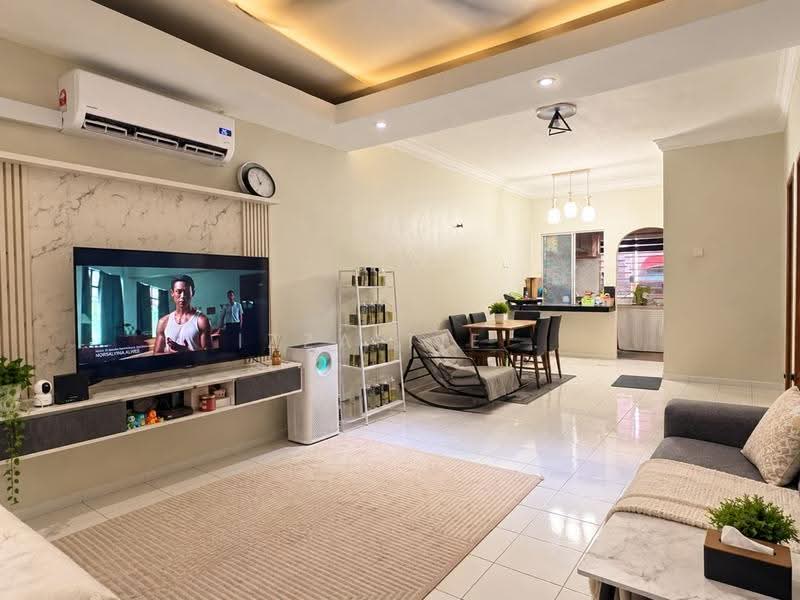 2-storey Terraced House for Sale in Taman Pinggiran Putra (Seri Kembangan) - Izzaitie . - PropertyGuru.com.my