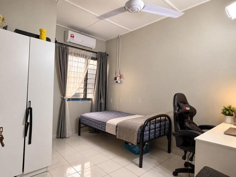 2-storey Terraced House for Sale in Taman Pinggiran Putra (Seri Kembangan) - Izzaitie . - PropertyGuru.com.my