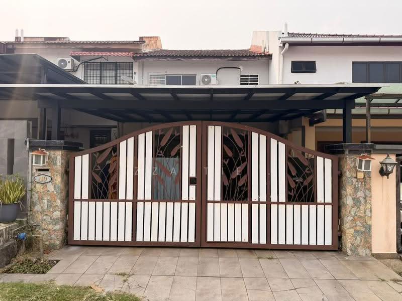2-storey Terraced House for Sale in Taman Pinggiran Putra (Seri Kembangan) - Izzaitie . - PropertyGuru.com.my