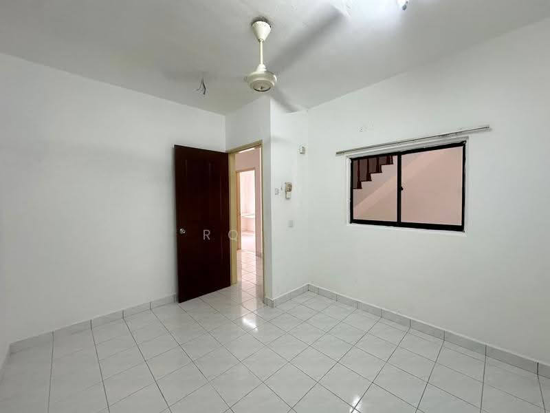 1.5-storey Terraced House for Rent in Taman perling (Johor Bahru) - RQ Tee - PropertyGuru.com.my