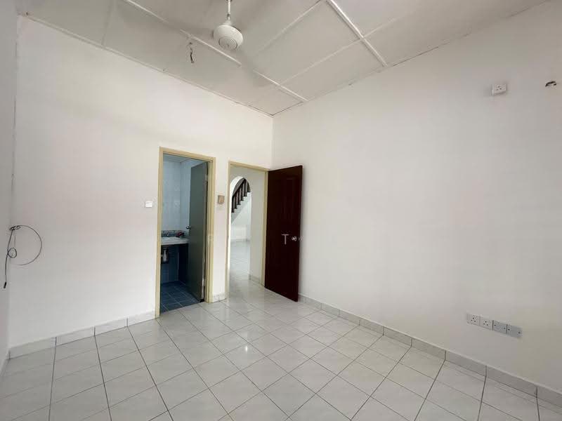 1.5-storey Terraced House for Rent in Taman perling (Johor Bahru) - RQ Tee - PropertyGuru.com.my