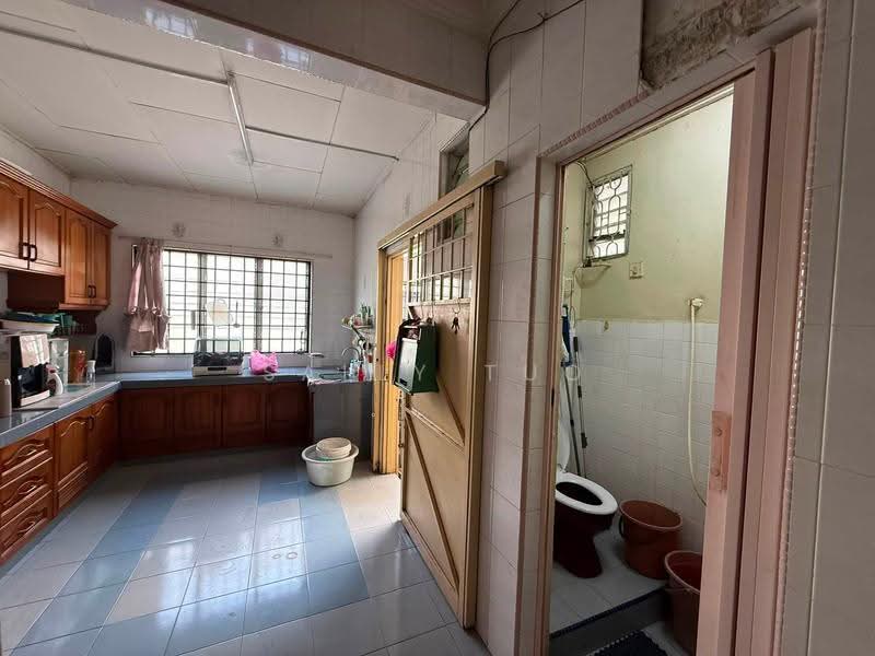 2-storey Terraced House for Sale in Bandar Baru Permas Jaya (Permas Jaya) - Sally Tuo - Kitchen - PropertyGuru.com.my