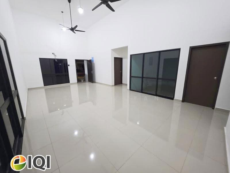 Rumah Kluster untuk Dijual di Bertam (Kepala Batas) - Serene Tan - Living Room - PropertyGuru.com.my