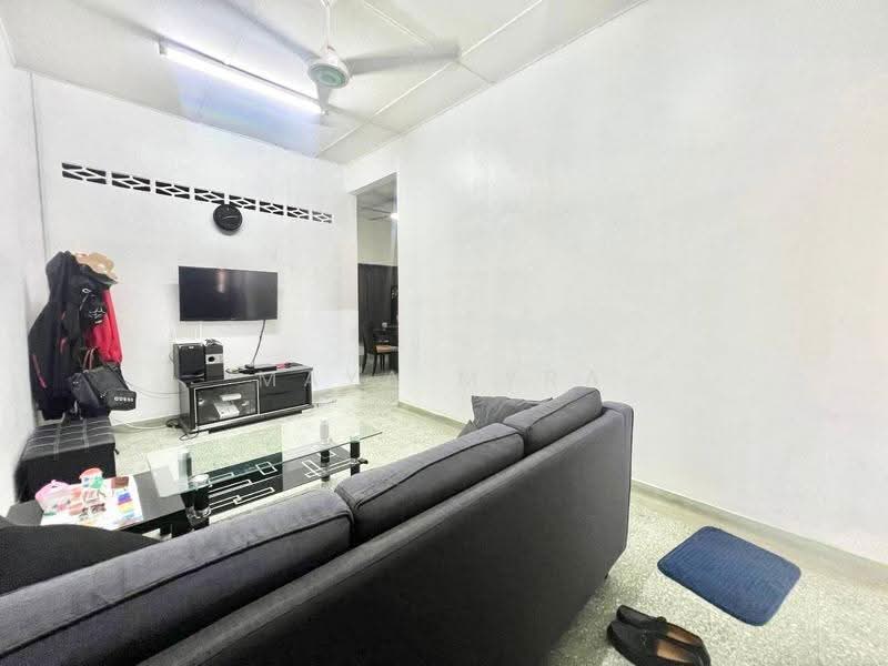 Rumah Teres 1-Tingkat untuk Dijual di Taman Banting Jaya (Banting) - Maya Myra - Living Room - PropertyGuru.com.my