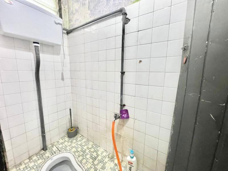 Rumah Teres 1-Tingkat untuk Dijual di Taman Banting Jaya (Banting) - Maya Myra - Bathroom - PropertyGuru.com.my