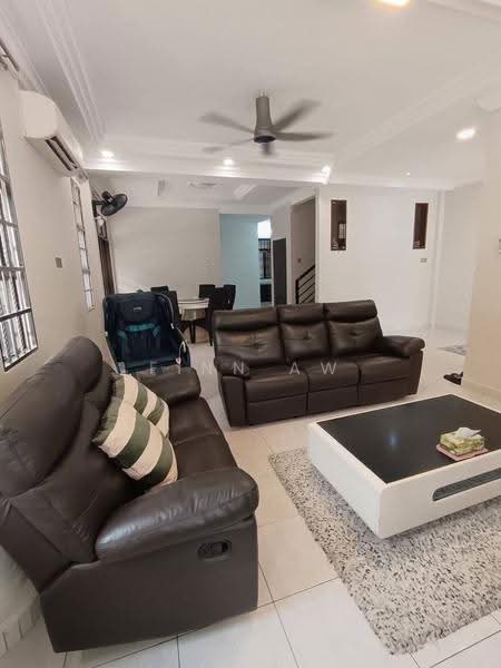 Rumah Teres 2-Tingkat untuk Dijual di Taman Desa Tebrau (Tebrau) - Finn Aw - Living Room - PropertyGuru.com.my