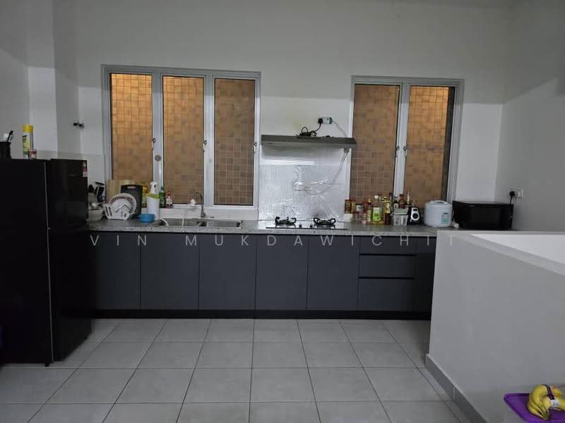 Rumah Teres 2-Tingkat untuk Disewa di Semenyih (Selangor) - Vin Mukdawichit - Kitchen - PropertyGuru.com.my
