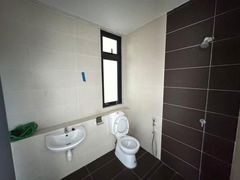 Service Residence for Sale at 8Scape Residence @ Sutera - NG ZEN XI - Bathroom - PropertyGuru.com.my