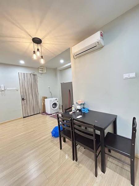 Kediaman Servis untuk Disewa di Cube 8 Teens - Win Tan - Dining Room - PropertyGuru.com.my
