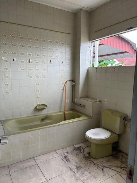 Commercial Bungalow for Rent in Taman Connaught (Cheras) - Vincent Lee - Bathroom - PropertyGuru.com.my