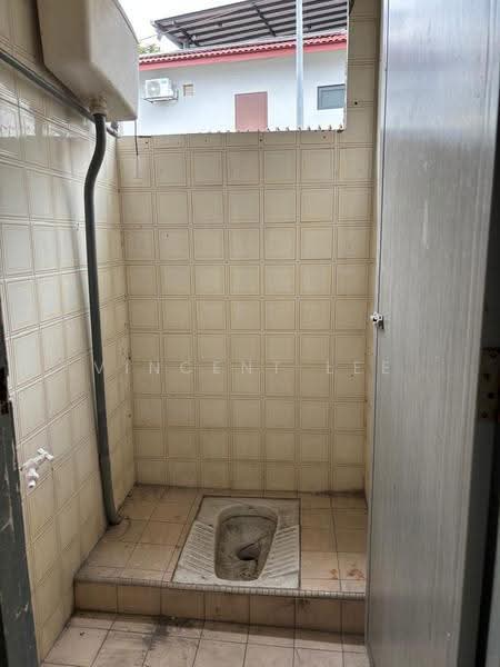 Commercial Bungalow for Rent in Taman Connaught (Cheras) - Vincent Lee - Bathroom - PropertyGuru.com.my