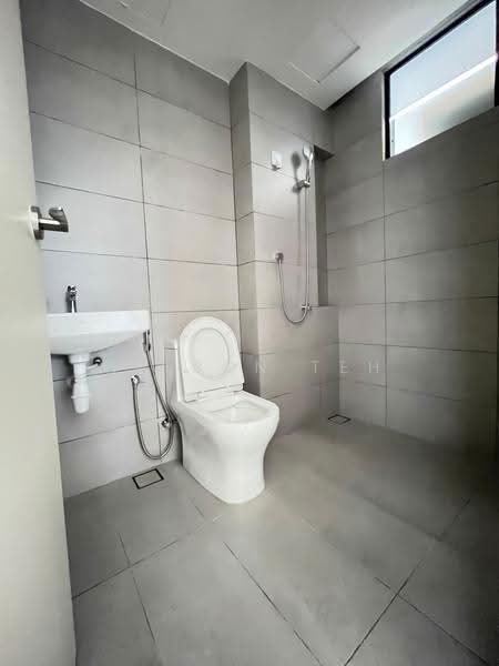 Service Residence for Sale at Vivo Executive Apartment - Welson Teh - Bathroom - PropertyGuru.com.my
