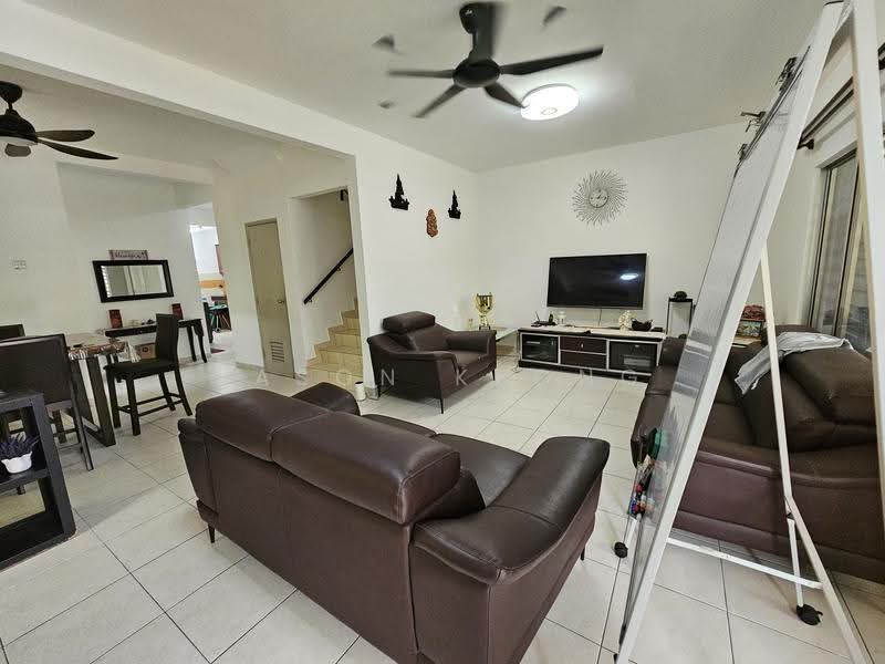 2-storey Terraced House for Sale in Taman Putra Prima (Puchong) - Jason Keong - Living Room - PropertyGuru.com.my