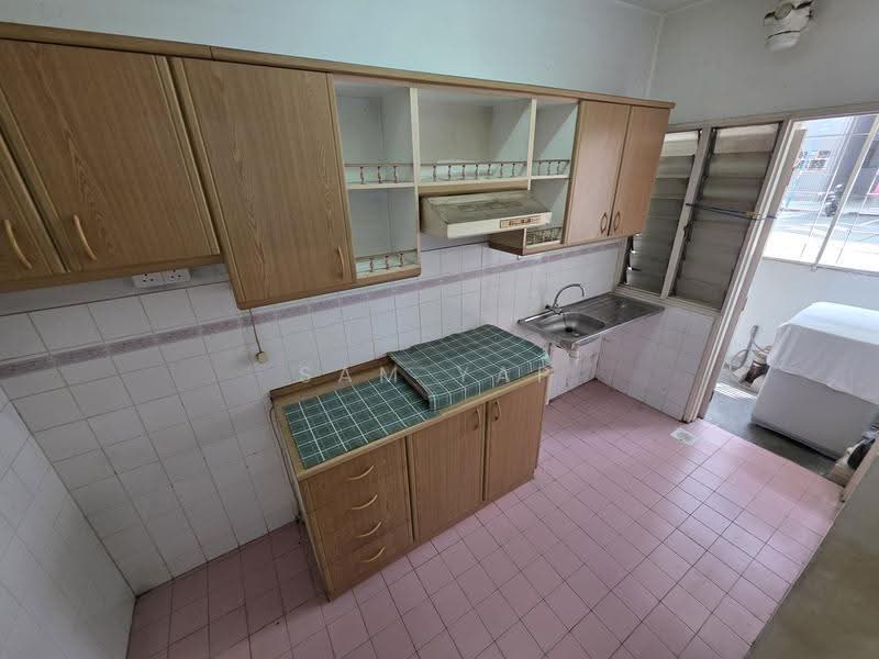 Pangsapuri untuk Dijual di Akasia Apartment - Sam Yap - Kitchen - PropertyGuru.com.my