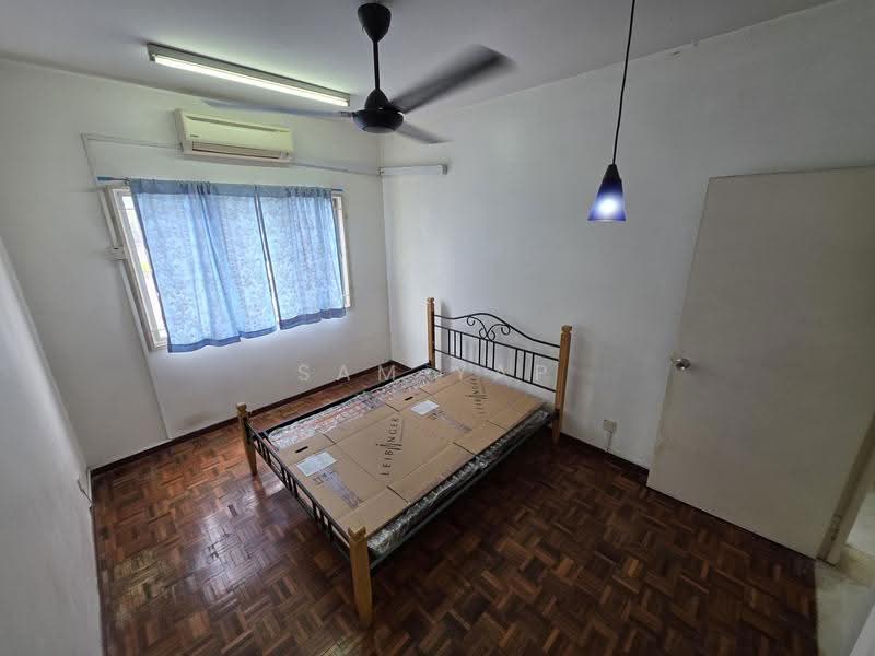 Pangsapuri untuk Dijual di Akasia Apartment - Sam Yap - Bedroom - PropertyGuru.com.my