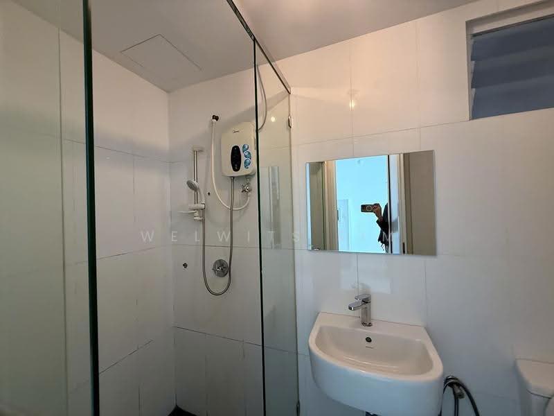 Kediaman Servis untuk Dijual di Maritime Suite - Welwits Sim - Bathroom - PropertyGuru.com.my
