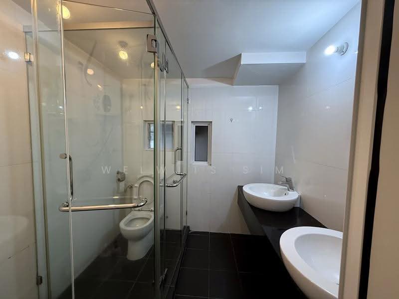 Kediaman Servis untuk Dijual di Maritime Suite - Welwits Sim - Bathroom - PropertyGuru.com.my