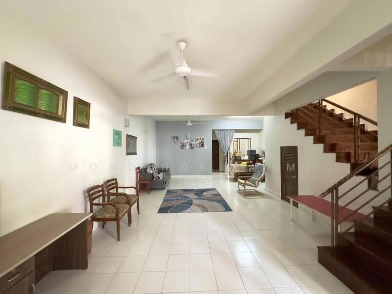 2-storey Terraced House for Sale in Subang Bestari (Shah Alam) - Mohd Nor Fahmi - Living Room - PropertyGuru.com.my