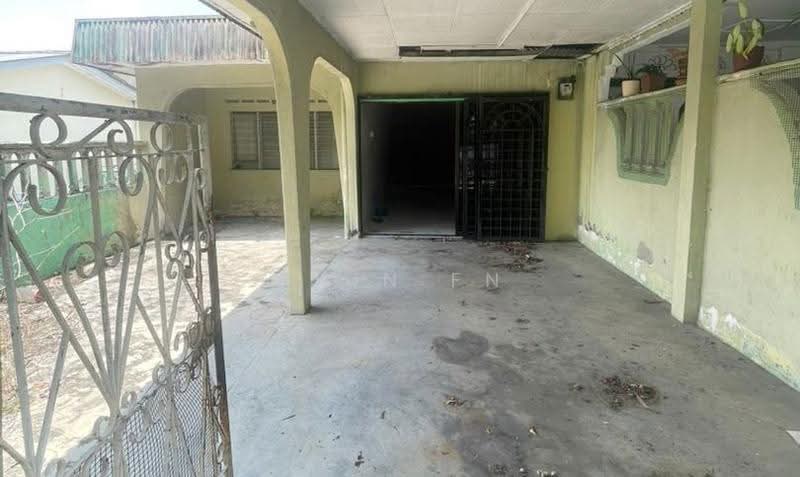 Rumah Teres 1-Tingkat untuk Dijual di Ayer Keroh (Melaka) - CHIN FN - Exterior - PropertyGuru.com.my