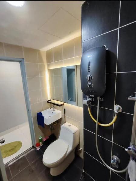 Pangsapuri untuk Disewa di Sri Teratai Apartment - Shally Pun - Bathroom - PropertyGuru.com.my