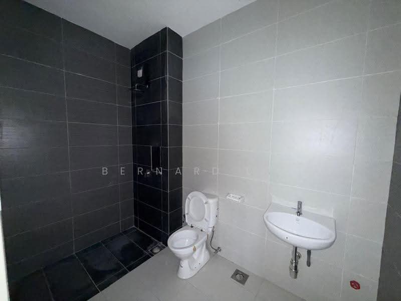 Service Residence for Sale at Impian Senibong Residences - Bernard Lim - Bathroom - PropertyGuru.com.my