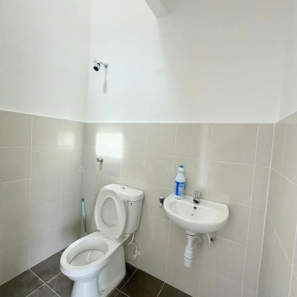 Rumah Teres untuk Disewa di Seberang Perai (Penang) - Ann Khor - Bathroom - PropertyGuru.com.my