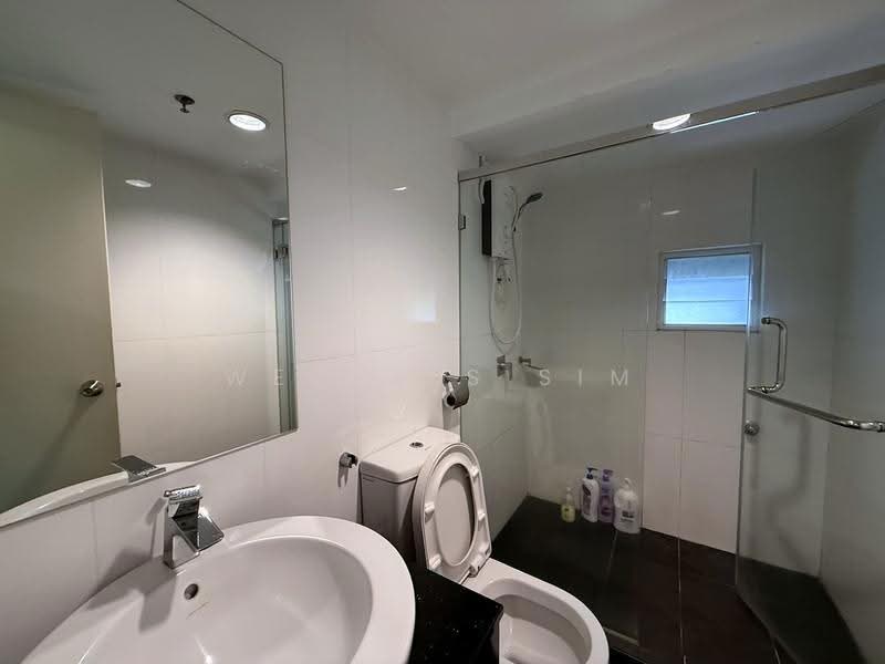 Kediaman Servis untuk Dijual di Maritime Suite - Welwits Sim - Bathroom - PropertyGuru.com.my