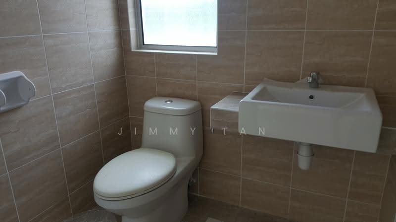 2-storey Terraced House for Sale in Bandar Seri Coalfields (Sungai Buloh) - Jimmy Tan - Bathroom - PropertyGuru.com.my