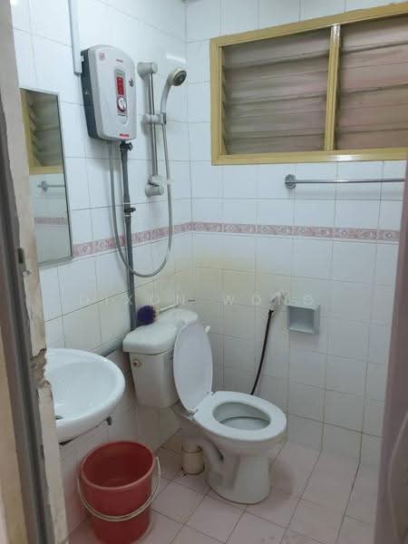 Pangsapuri untuk Disewa di Menara Pelangi - Dixon Wong - Bathroom - PropertyGuru.com.my