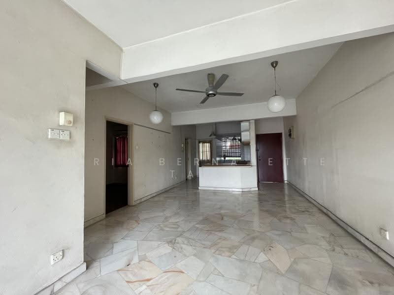 Apartment for Sale at Kristal Court Robson Heights - Maria Bernadette Tan - Living Room - PropertyGuru.com.my