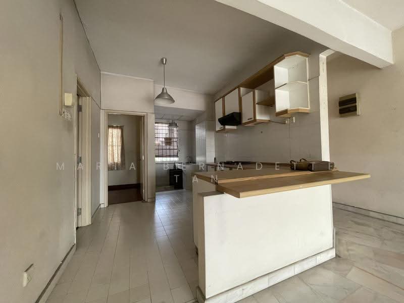 Apartment for Sale at Kristal Court Robson Heights - Maria Bernadette Tan - Kitchen - PropertyGuru.com.my