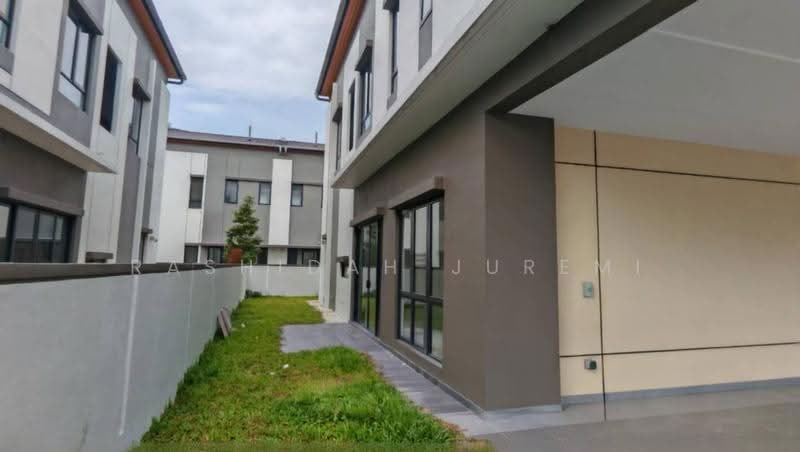 Rumah Berkembar untuk Dijual di Telok Panglima Garang (Selangor) - Rashidah Juremi - Exterior - PropertyGuru.com.my