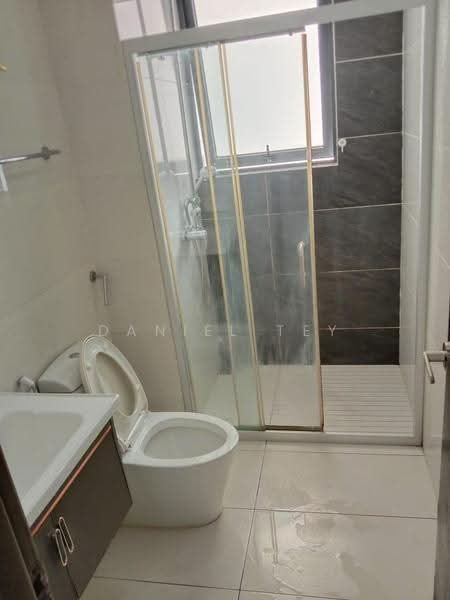 Kondominium untuk Disewa di Bay Point @ Country Garden Danga Bay - Daniel Tey - Bathroom - PropertyGuru.com.my