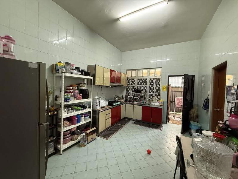 Rumah Teres 2-Tingkat untuk Dijual di Sri Medan (Yong Peng) - Lee Kee - Kitchen - PropertyGuru.com.my
